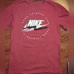 Nike Men's Small tee shirt, maroon
